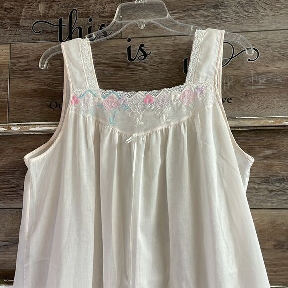 Lorraine Vintage Ladies House Dress Gown, Embroidered Floral Pattern,Light Pink - Picture 3 of 10